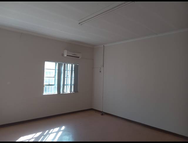348M² BUILDING TO LET IN APEX